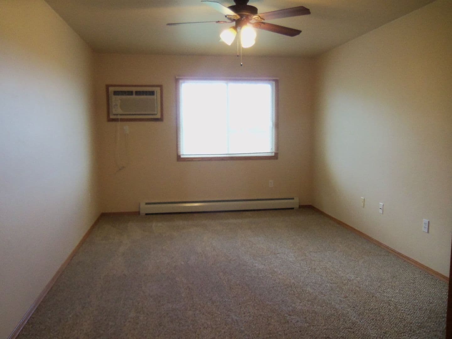 Kaukauna Apartment: 112-184 Lamplighter