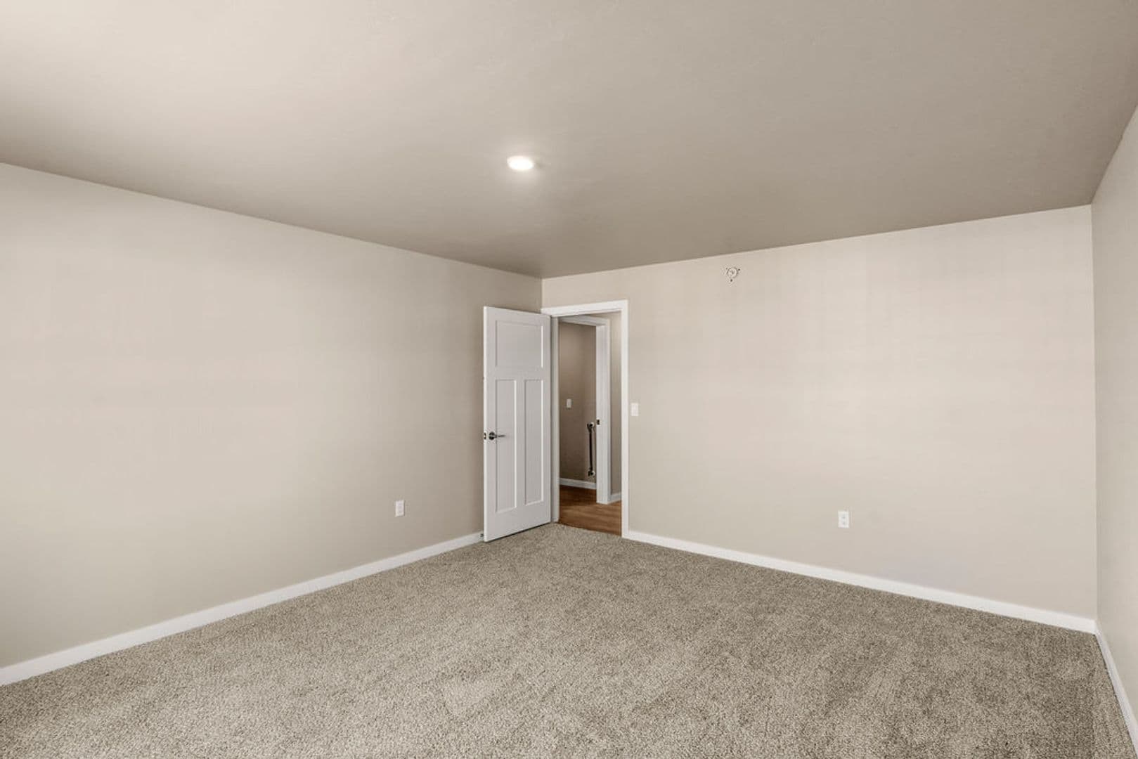 Johnson Creek Apartment: 175-200 Pondview Drive