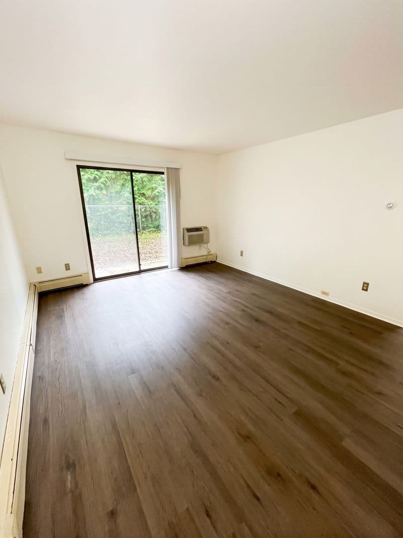Delavan Apartment: 526-540 Sugar Creek Road
