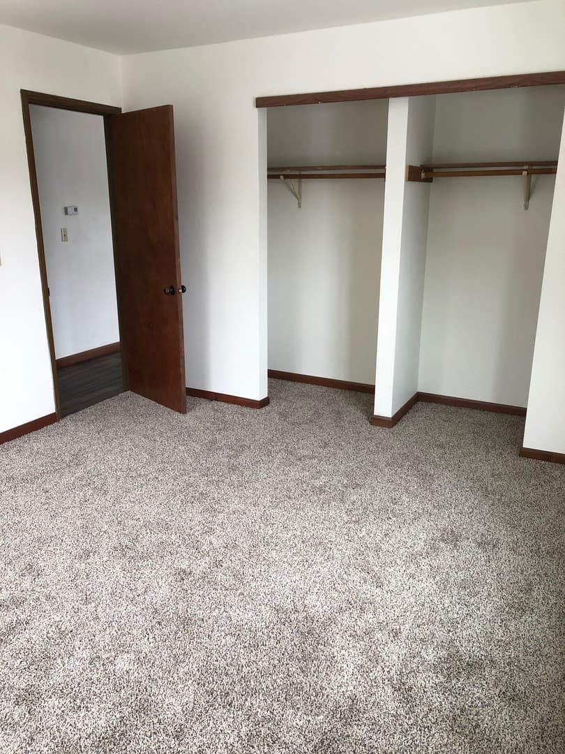 Lake Mills Apartment: 400 Browns Court