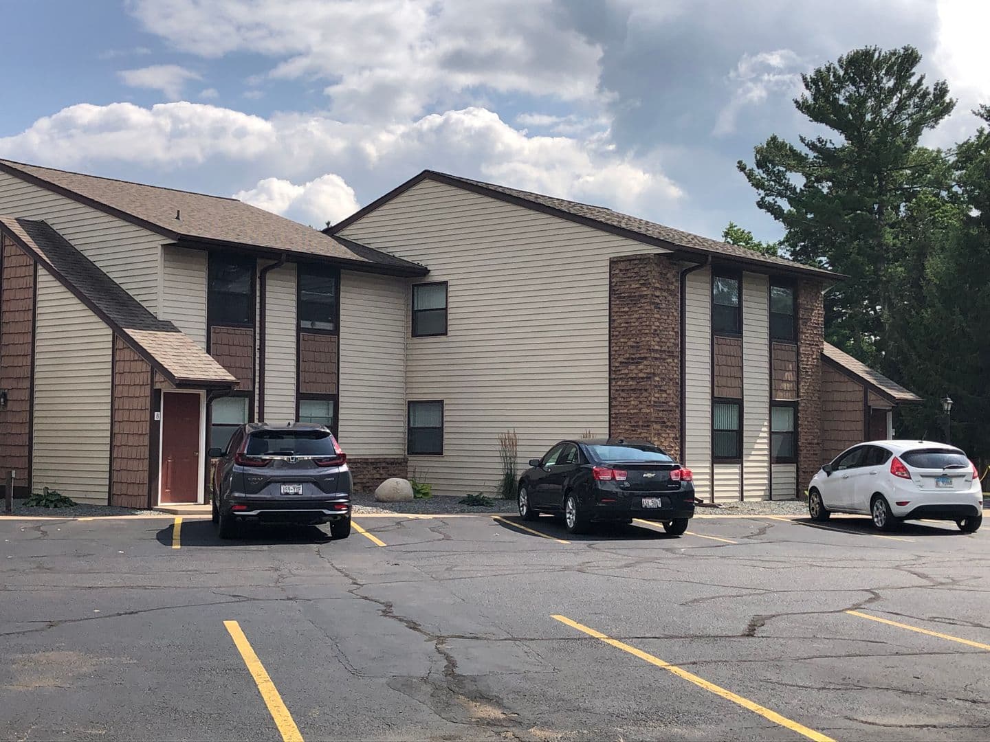 Stevens Point Apartment: 2640-2641 Bush Ct.
