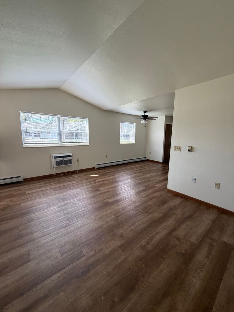 Oshkosh Apartment: 1120 -1270 W. 20th Avenue