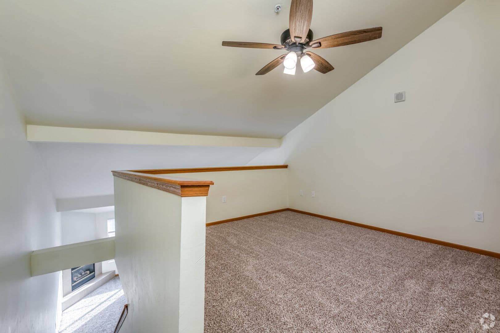 Green Bay Apartment: 1045   1081 Roland Lane