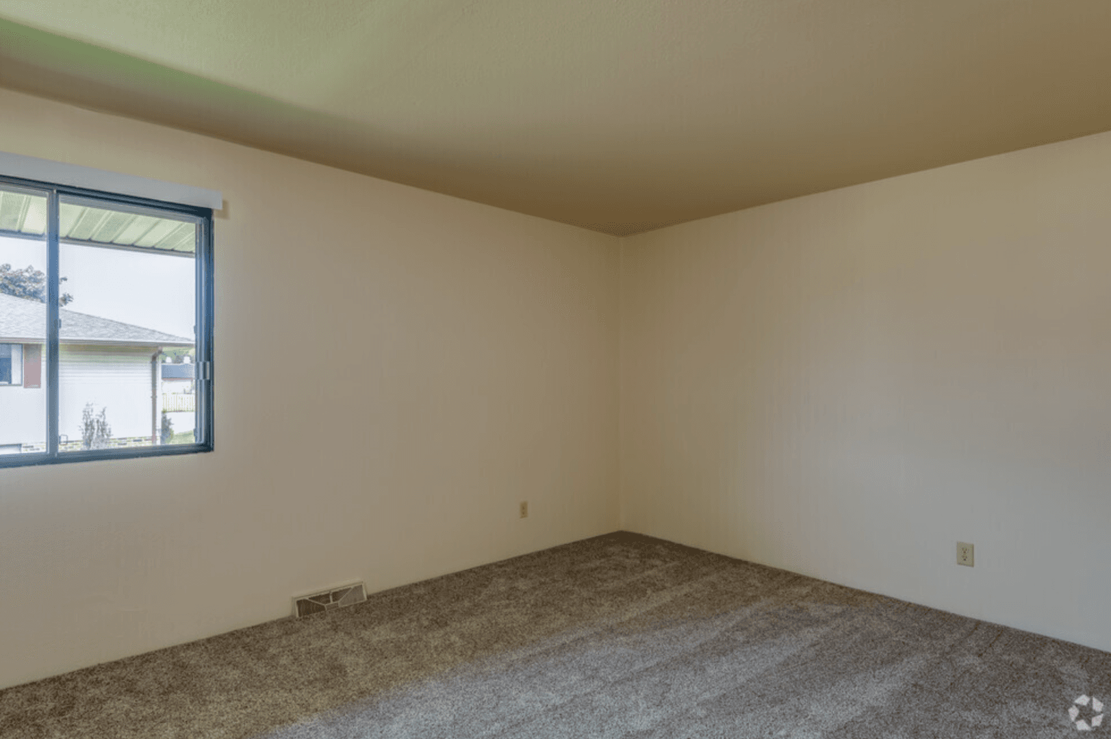 Oshkosh Apartment: 1770 - 1810 Taft Avenue