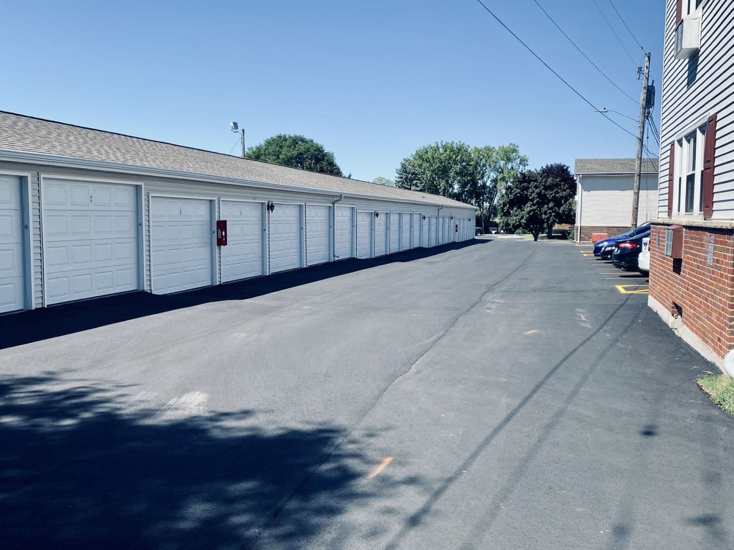 Allouez Apartment: 601 & 605 W. Briar Lane