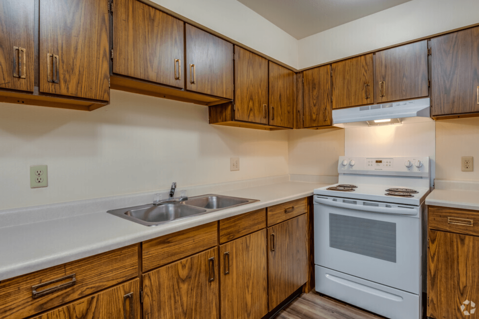 Oshkosh Apartment: 1770 - 1810 Taft Avenue