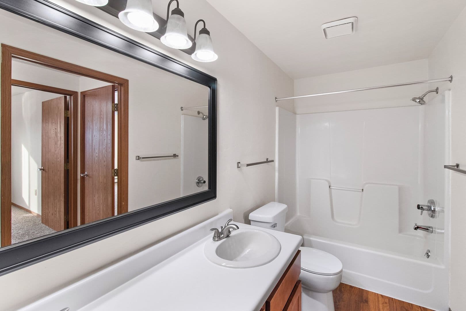 Green Bay Apartment: 1040, 1110, 1130 & 1140 Moraine Way