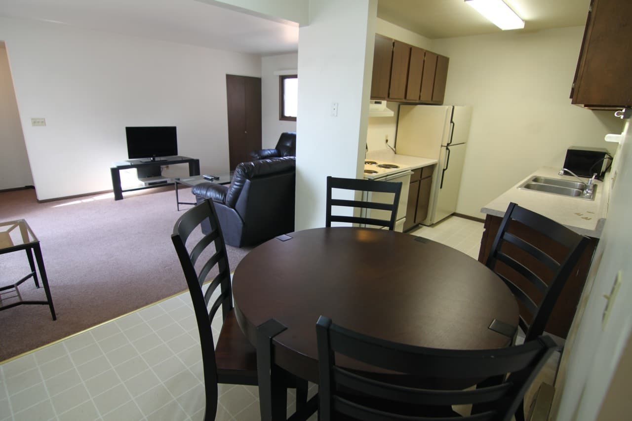 Marshfield Apartment: 701   795 W. 17th Street