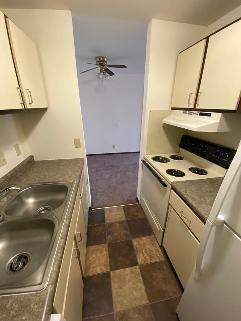 Stevens Point Apartment: 301-327 Michigan Avenue, 2516-2540 Fifth Avenue, 100-124 Minnesota Avenue