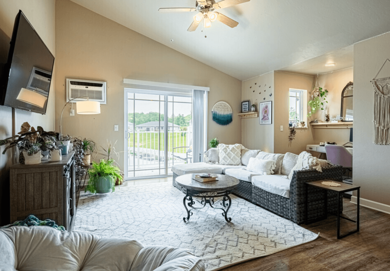 Lake Mills Apartment: 1000-1017 E. Brewster Drive