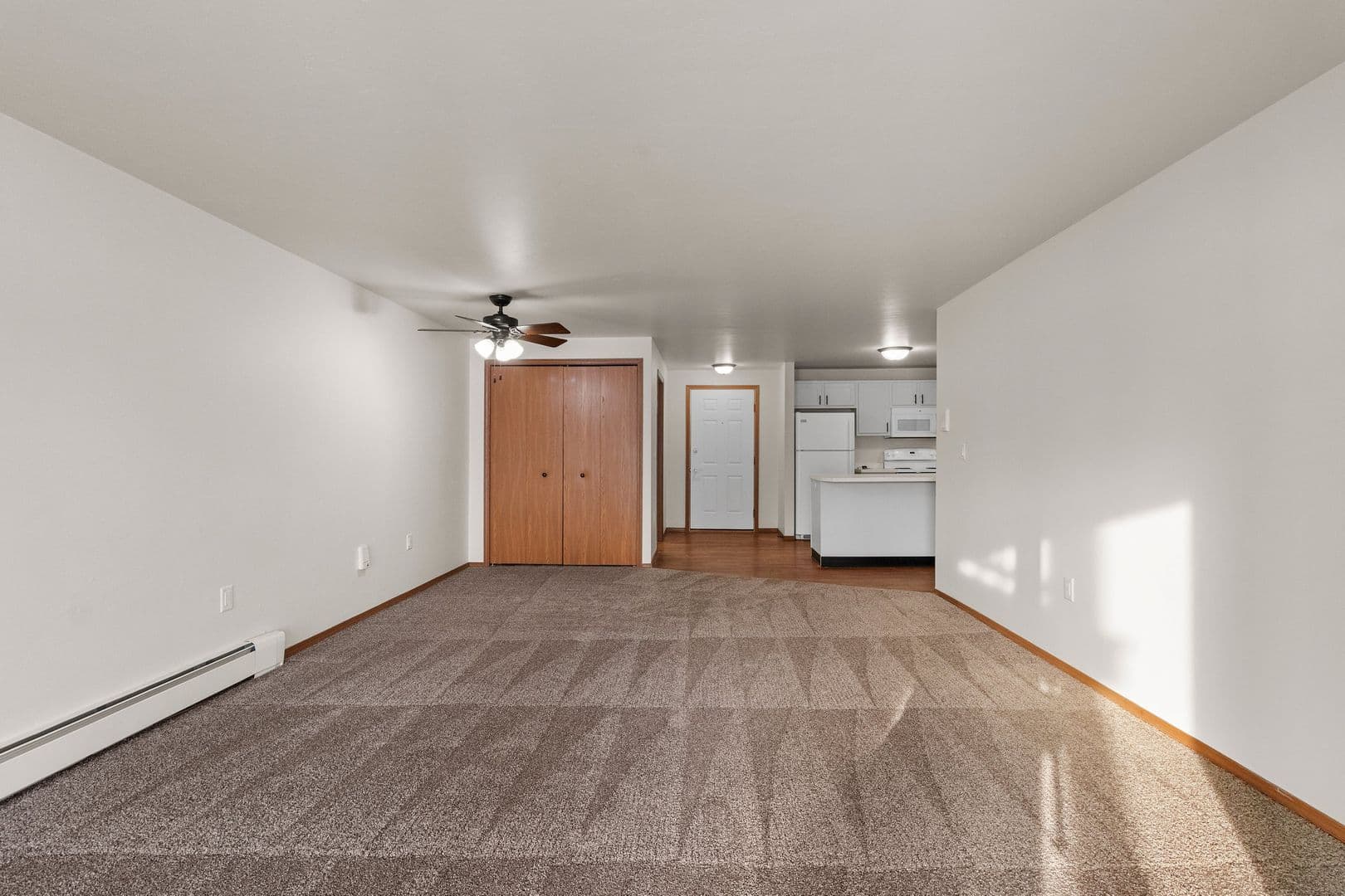 Green Bay Apartment: 1040, 1110, 1130 & 1140 Moraine Way