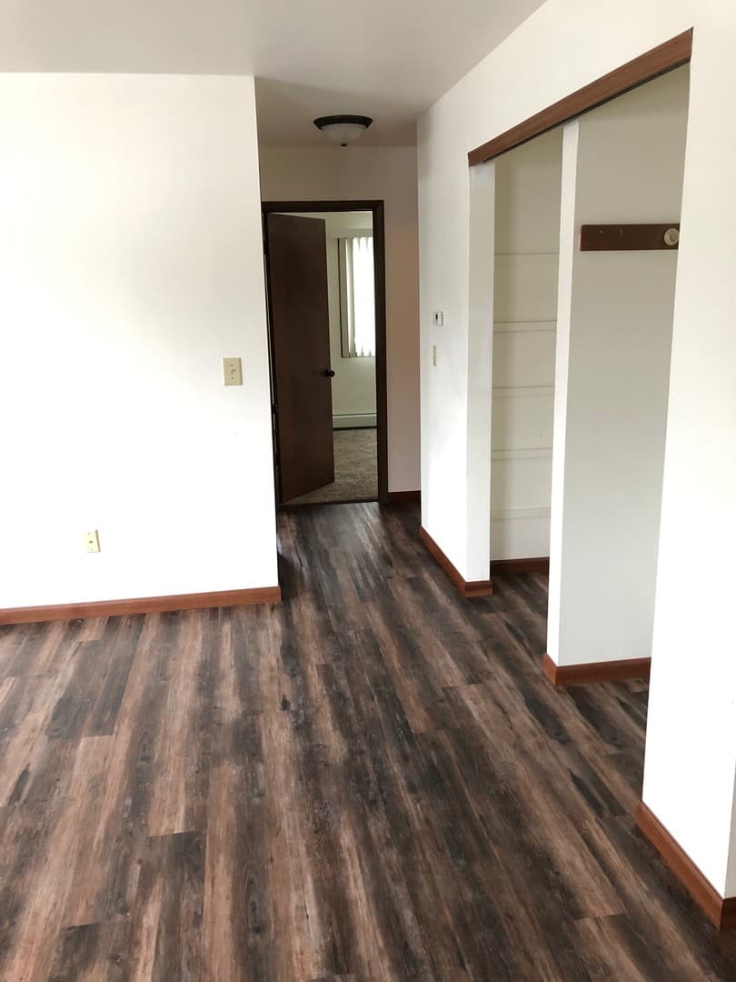 Lake Mills Apartment: 400 Browns Court