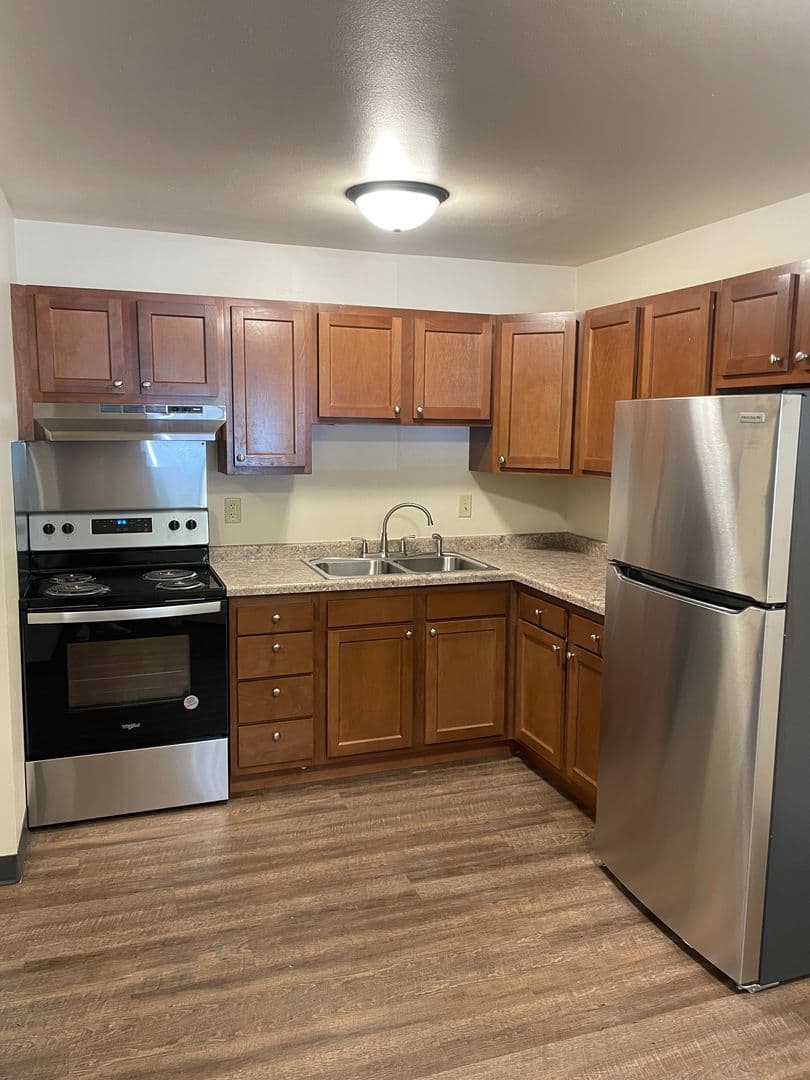 Oshkosh Apartment: 702 - 830 Stillwell Avenue