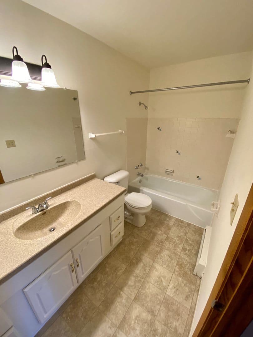 Fond Du Lac Apartment: 36 Reid Terrace