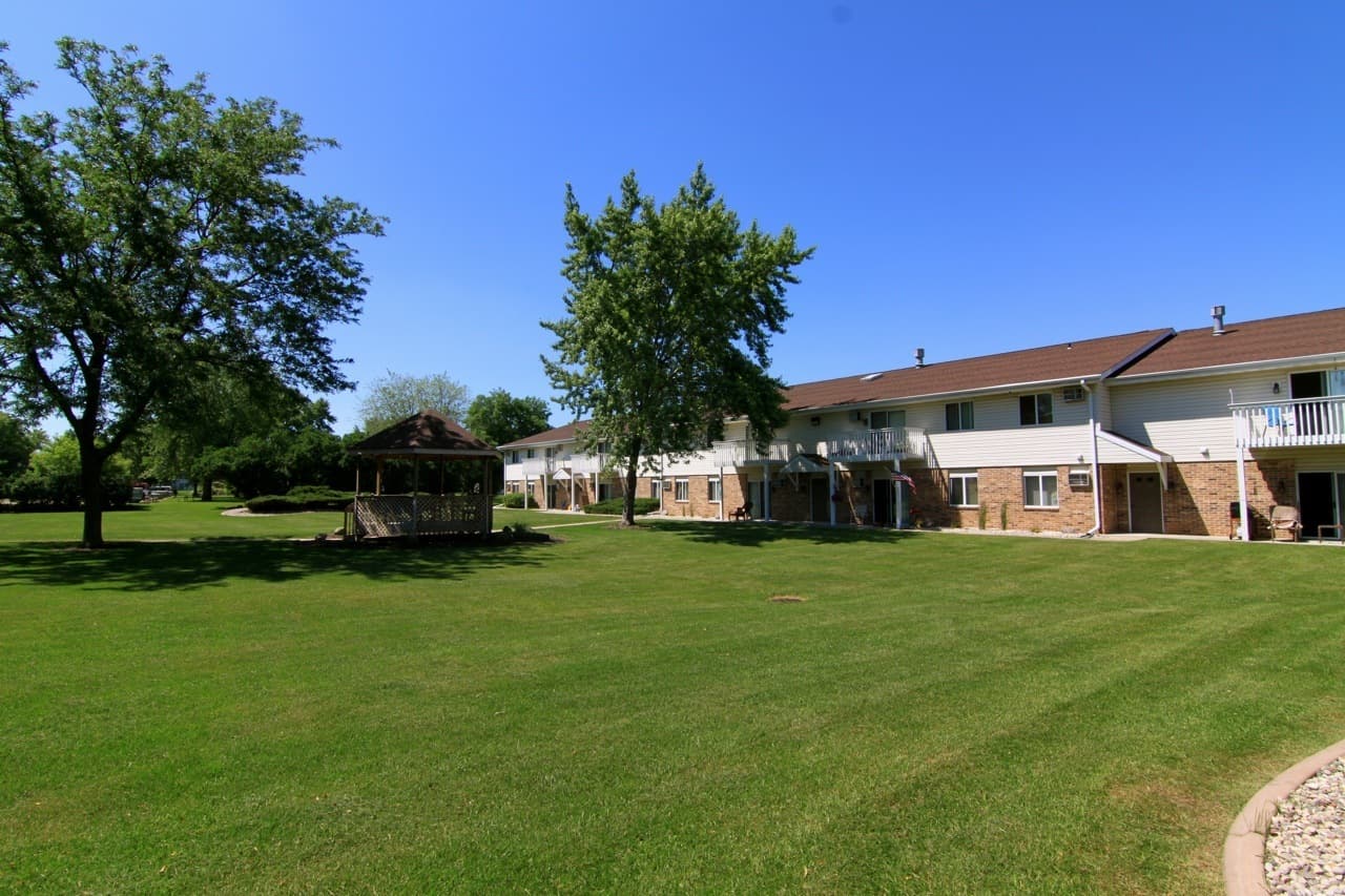Fond Du Lac Apartment: 698 + 716 E. 2nd Street