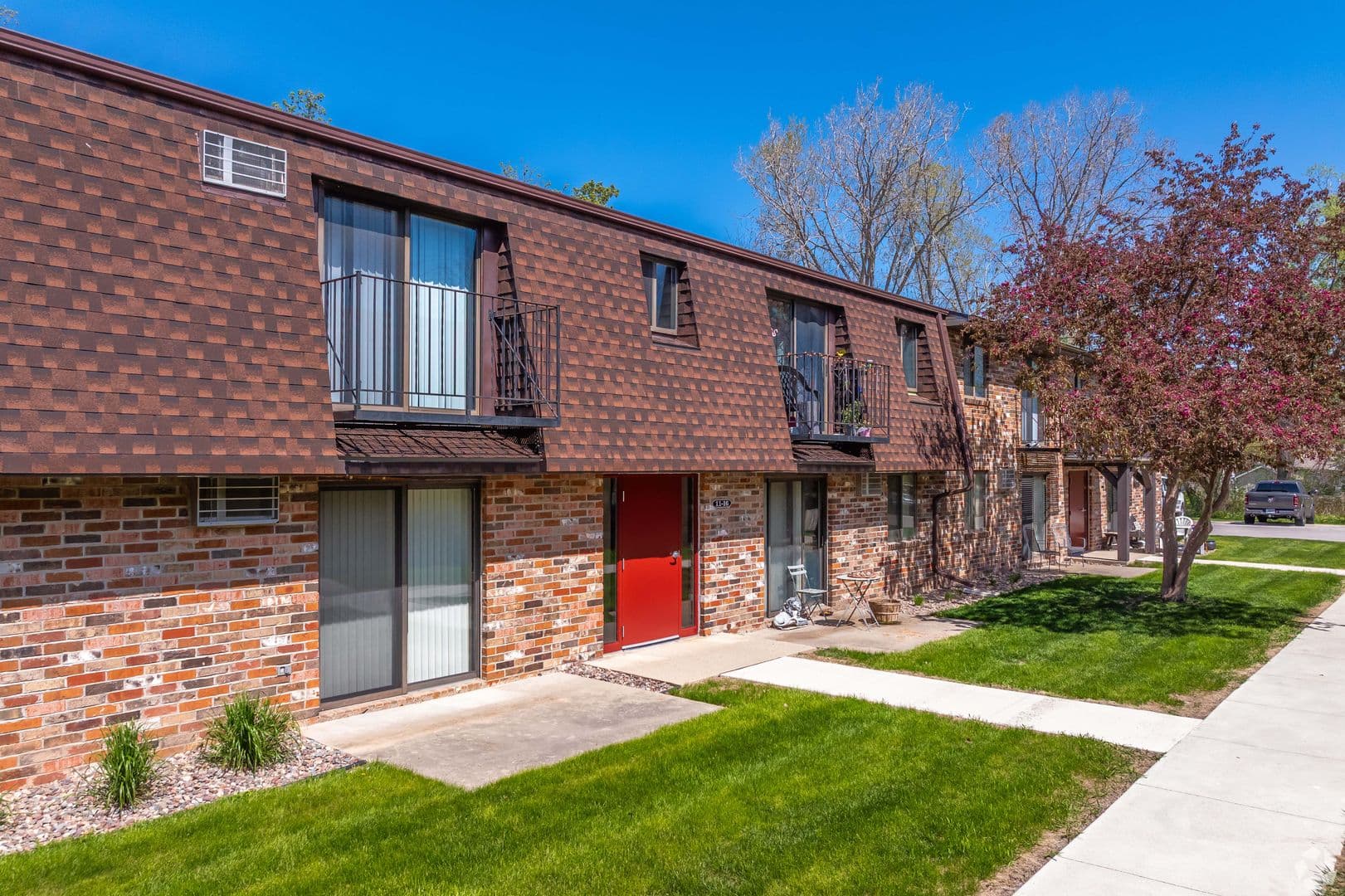 Green Bay Apartment: 1670 - 1740 Western Avenue