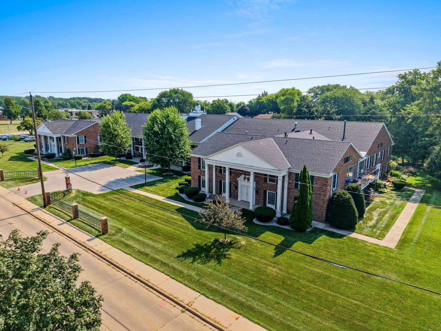 Allouez Apartment: 3001 S. Webster Avenue