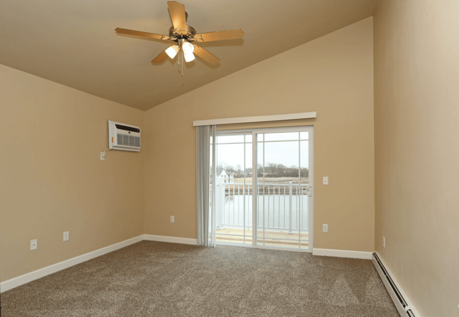 Lake Mills Apartment: 800-820 Brewster Drive