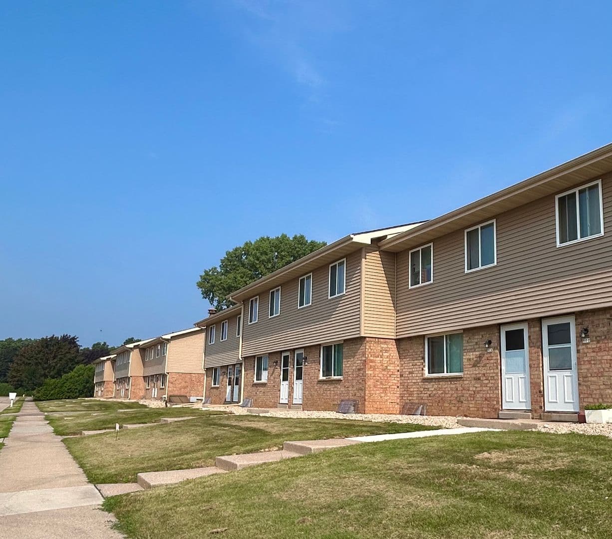 Oshkosh Apartment: 702 - 830 Stillwell Avenue