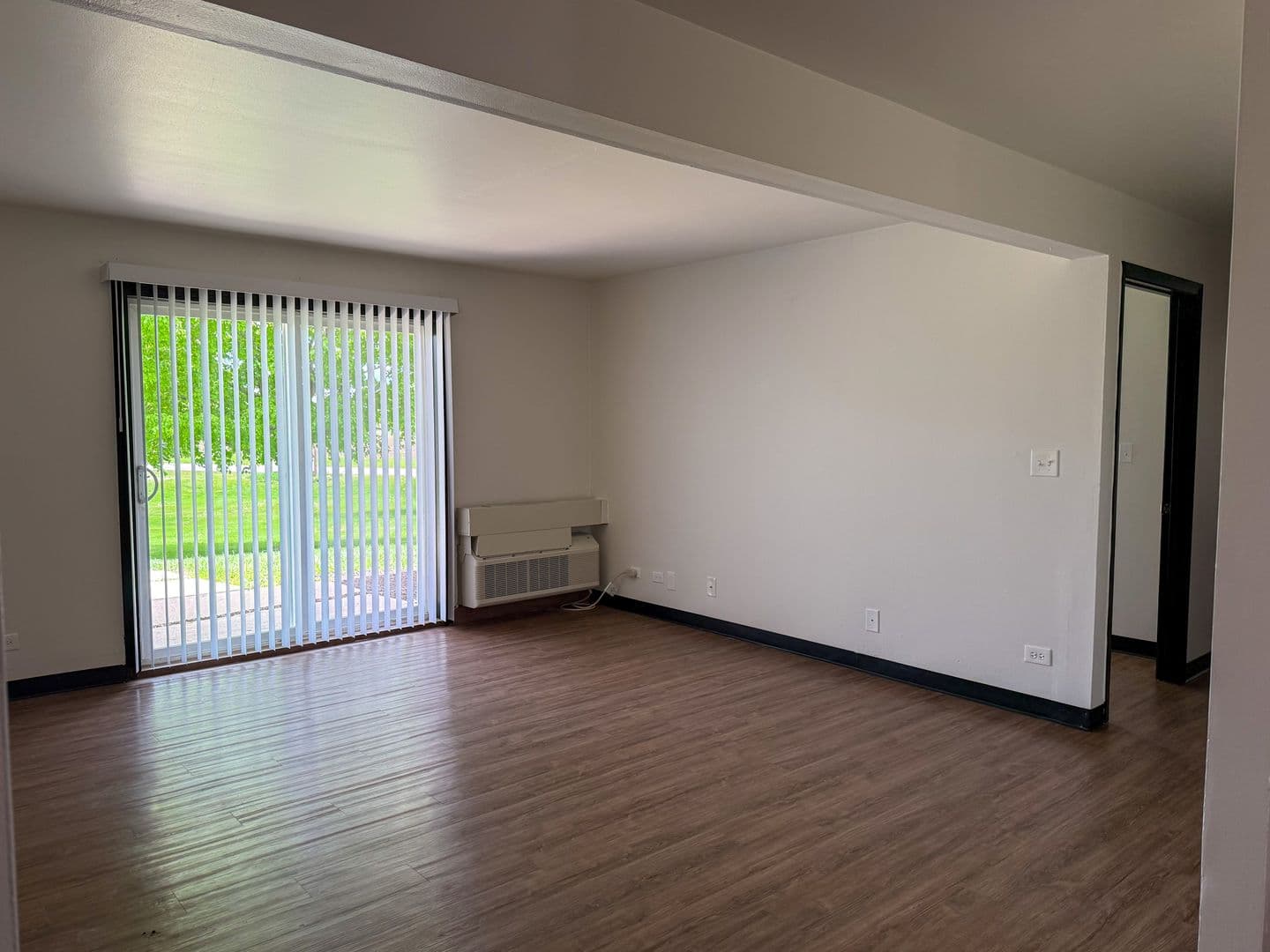 Twin Lakes Apartment: 1601 - 1761 Wilmot Avenue