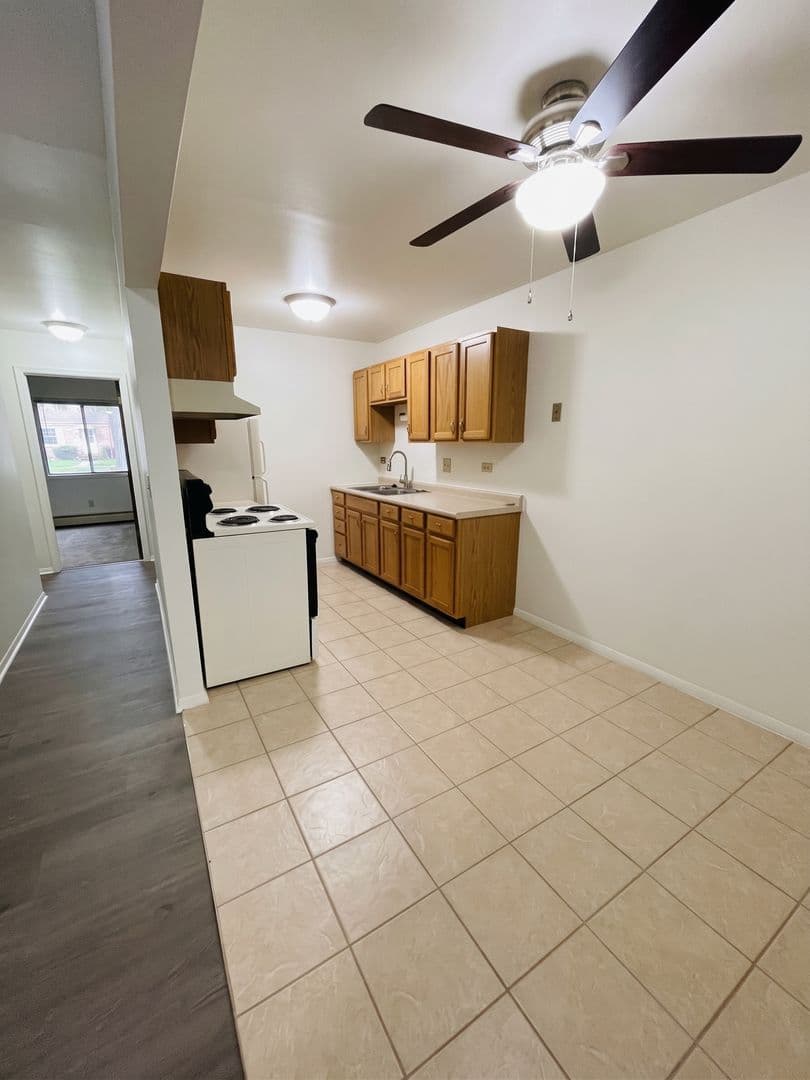Delavan Apartment: 526-540 Sugar Creek Road