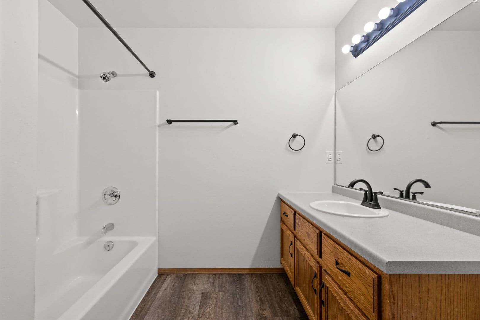 Green Bay Apartment: 1045   1081 Roland Lane