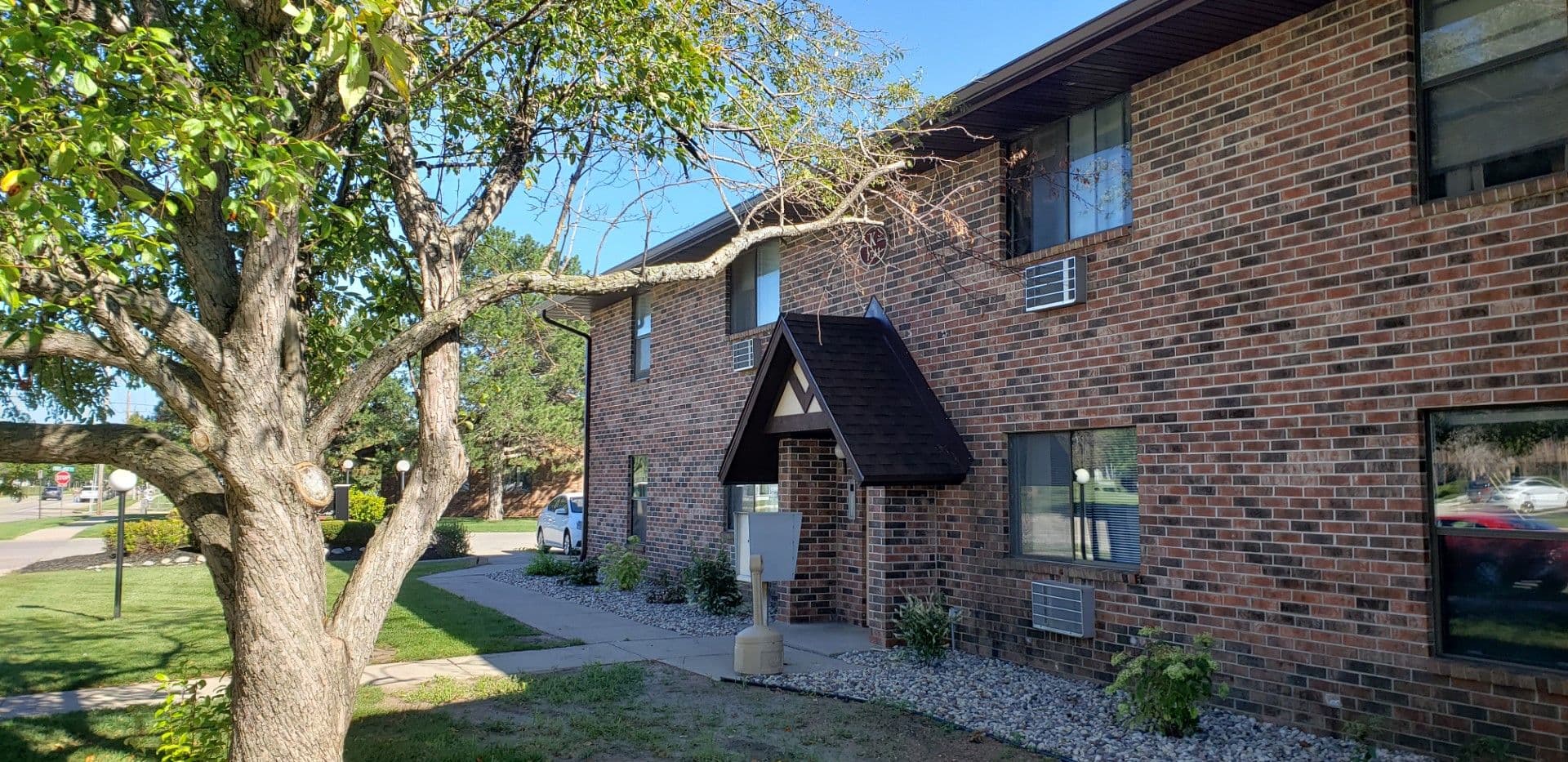 Oshkosh Apartment: 1705 - 1745 Taft Avenue