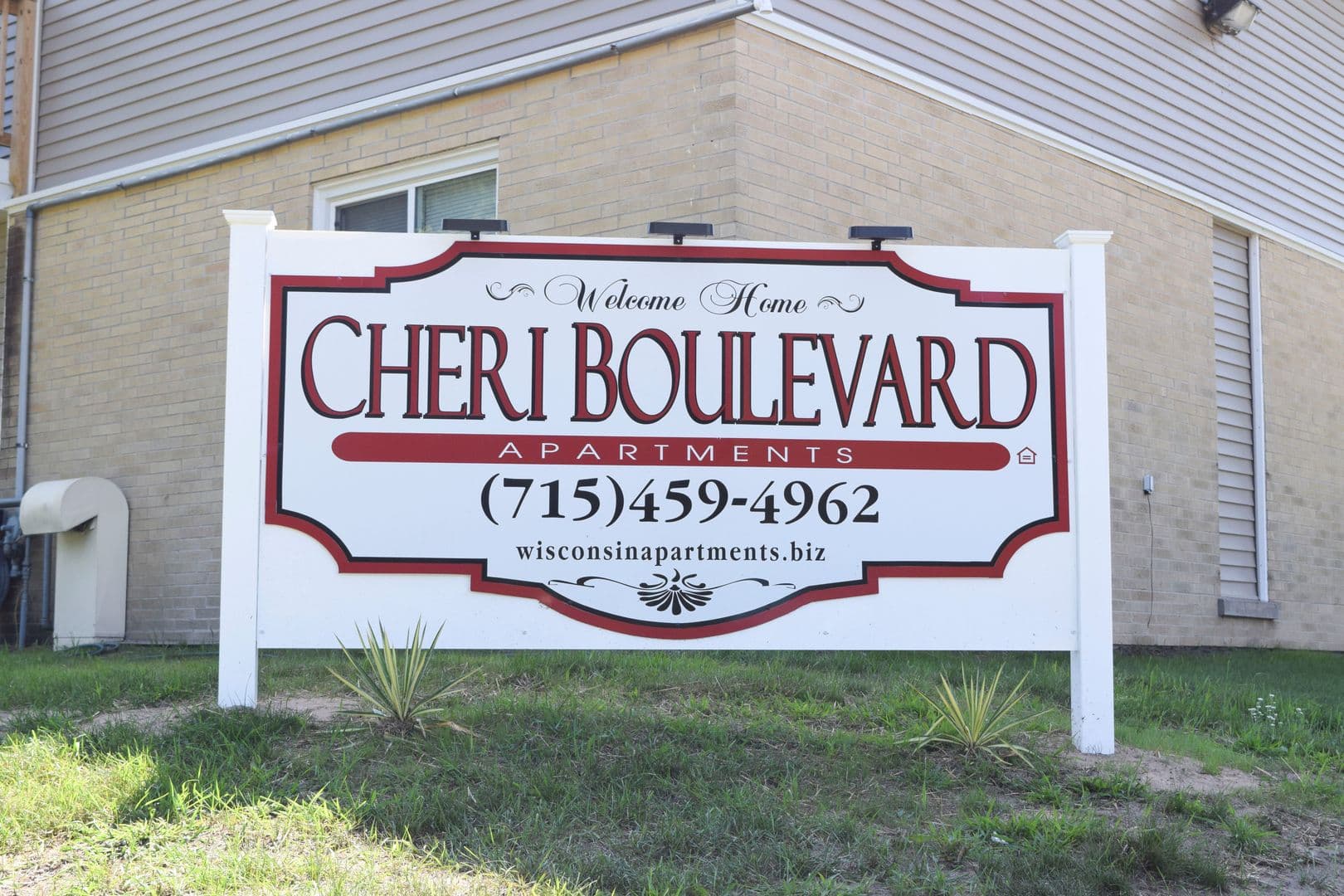 Marinette Apartment: 1129, 1130, 1145, 1205 & 1219 Cheri Blvd.