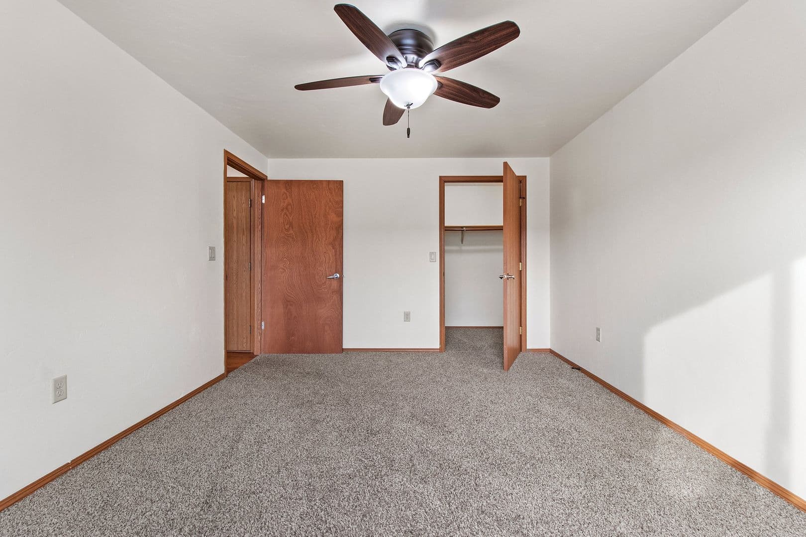 Green Bay Apartment: 1040, 1110, 1130 & 1140 Moraine Way