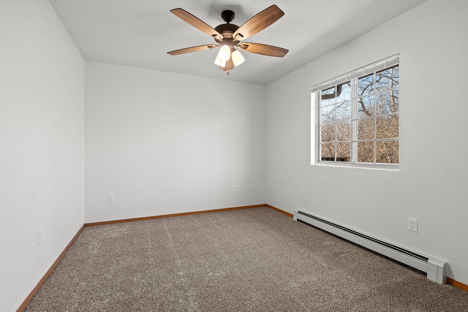 Green Bay Apartment: 1045   1081 Roland Lane