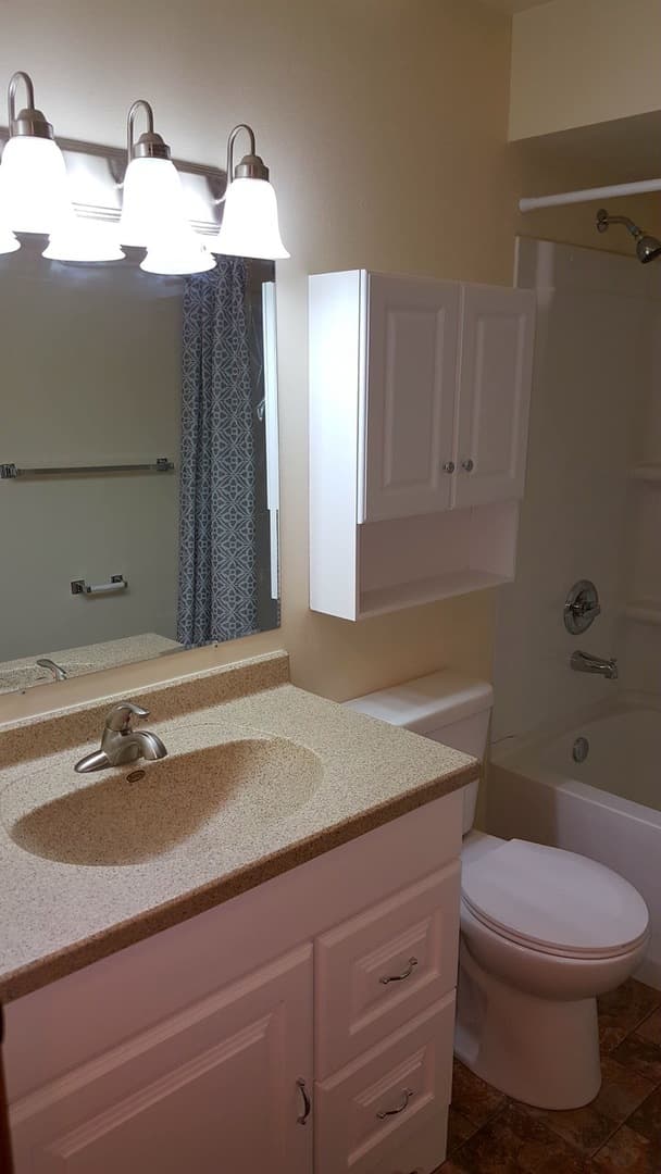 Marshfield Apartment: 1501   1521 S. Locust Avenue