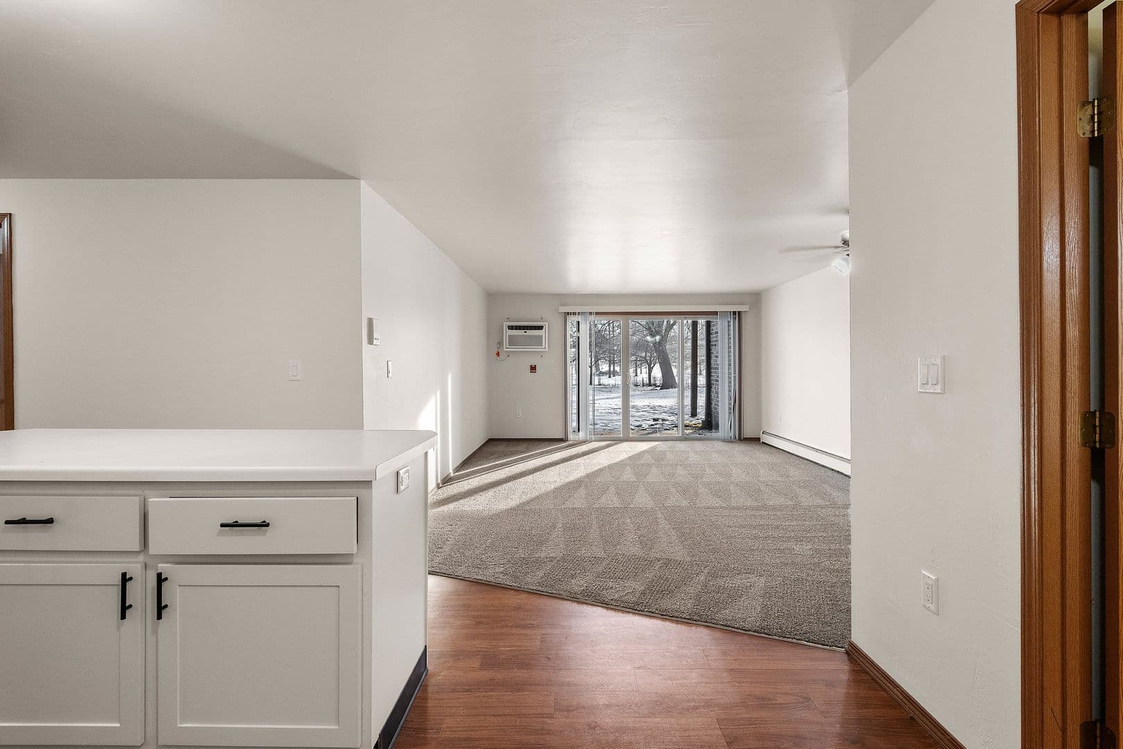 Green Bay Apartment: 1040, 1110, 1130 & 1140 Moraine Way