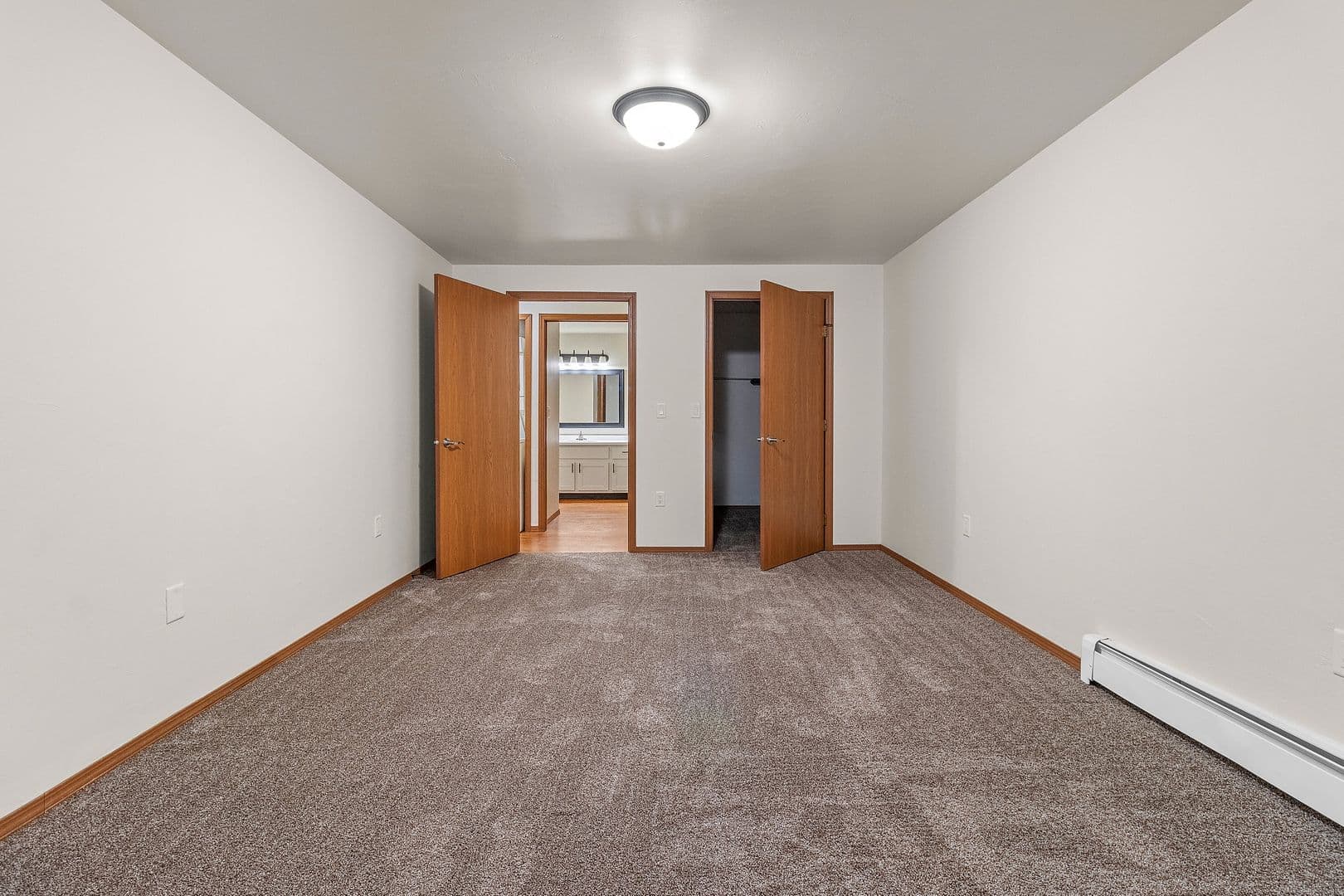 Green Bay Apartment: 1040, 1110, 1130 & 1140 Moraine Way