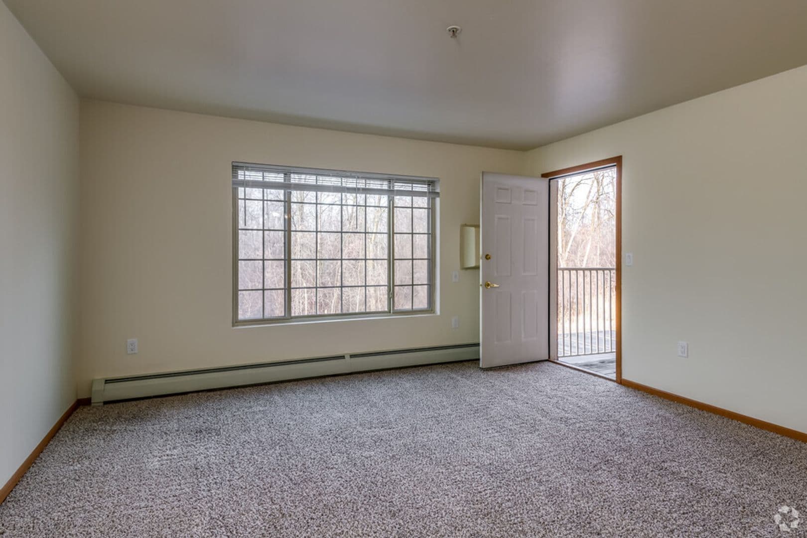 Green Bay Apartment: 1045   1081 Roland Lane