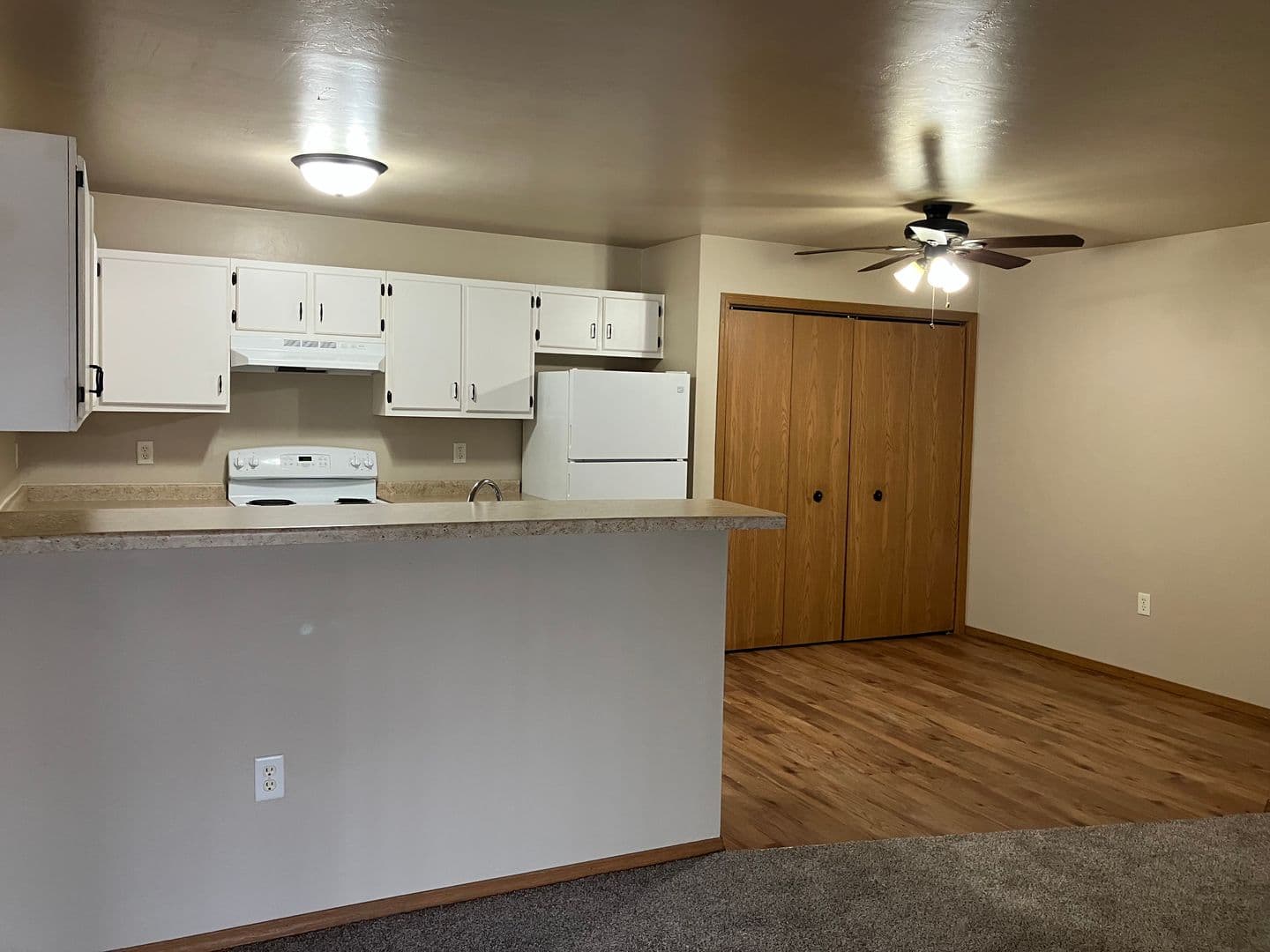 Neenah Apartment: 1251-1275 Christopher Drive