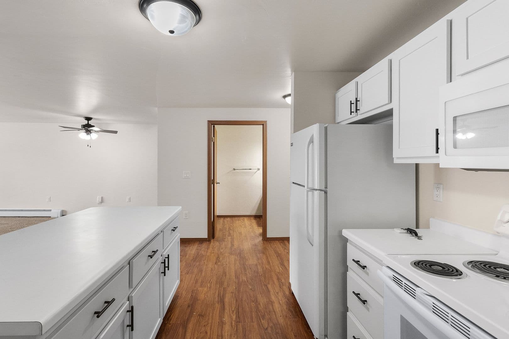 Green Bay Apartment: 1040, 1110, 1130 & 1140 Moraine Way