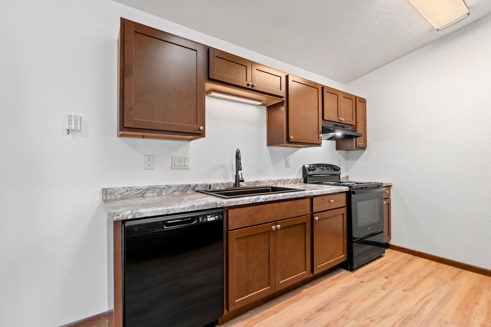 Green Bay Apartment: 2008 2108 Memorial Drive