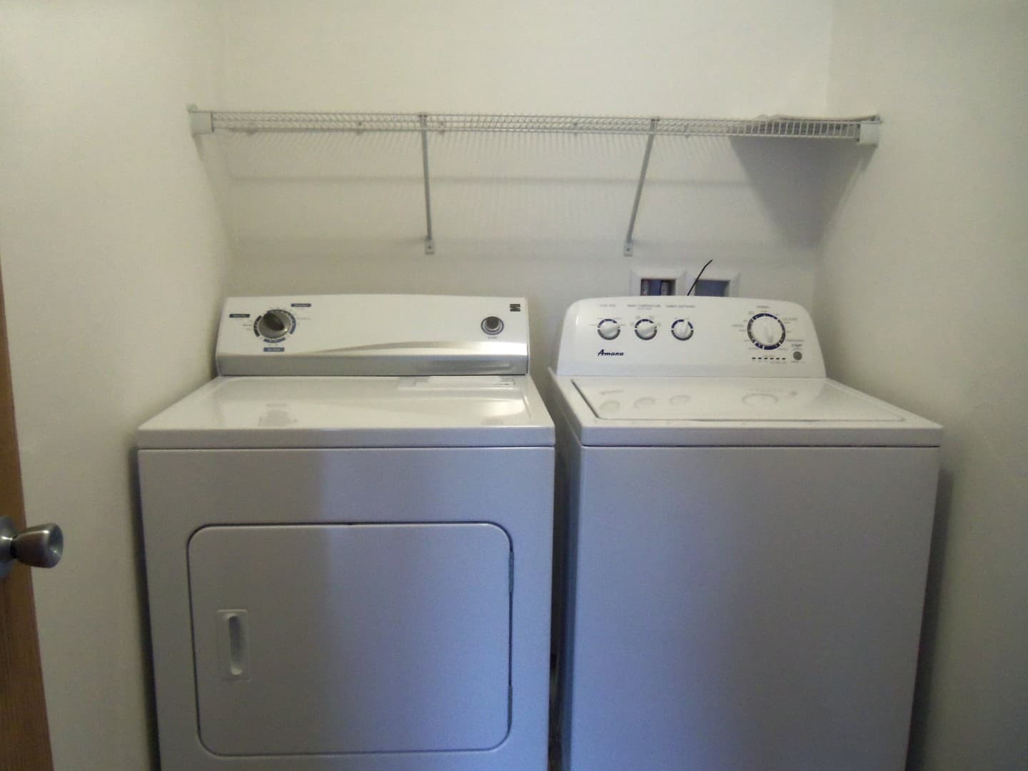 Kaukauna Apartment: 111-127 Lamplighter Dr.