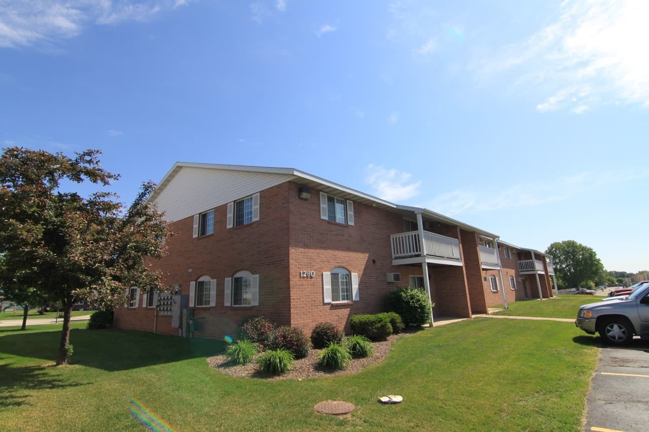 De Pere Apartment: 1258-1290 Scheuring Road