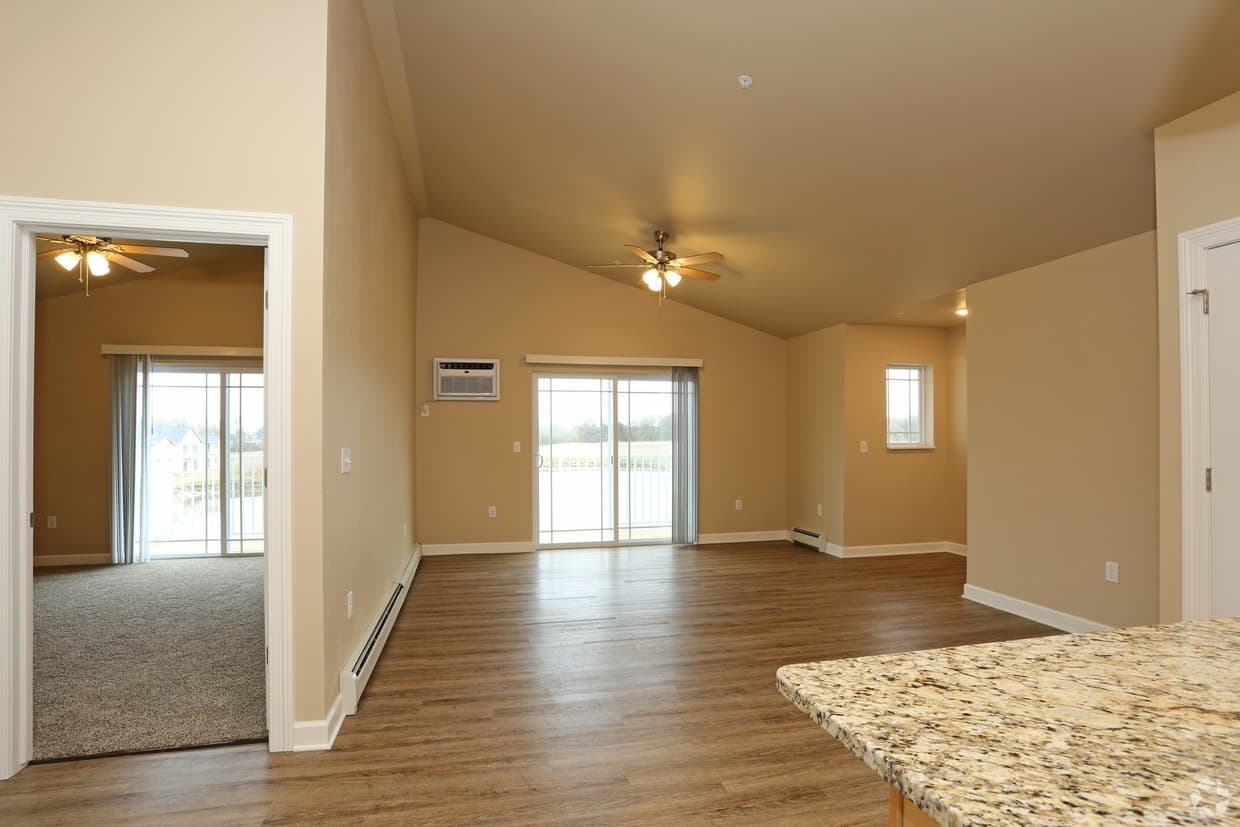 Lake Mills Apartment: 800-820 Brewster Drive