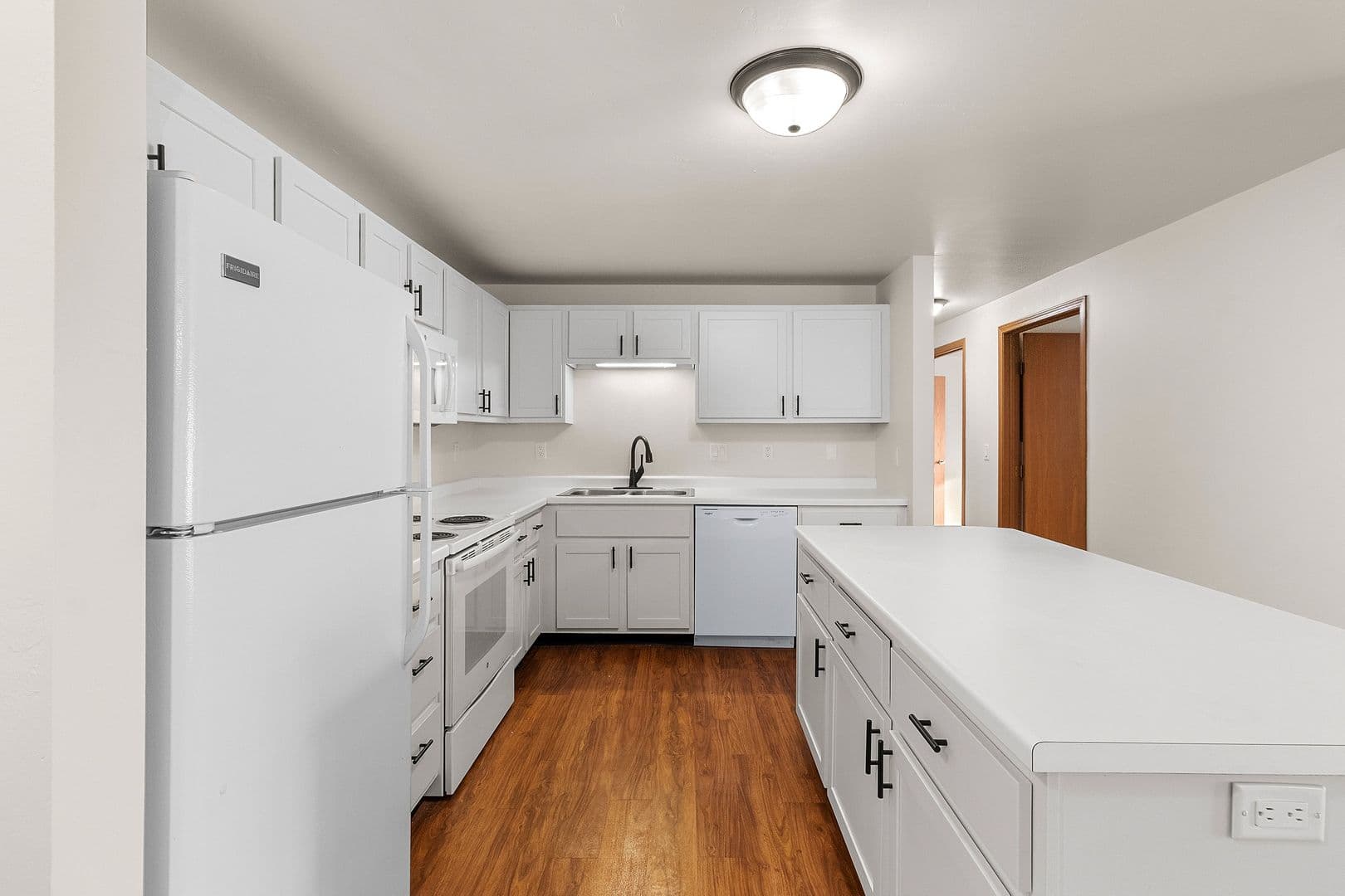 Green Bay Apartment: 1040, 1110, 1130 & 1140 Moraine Way