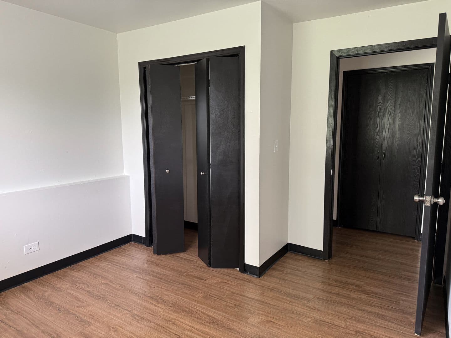 Twin Lakes Apartment: 1601 - 1761 Wilmot Avenue
