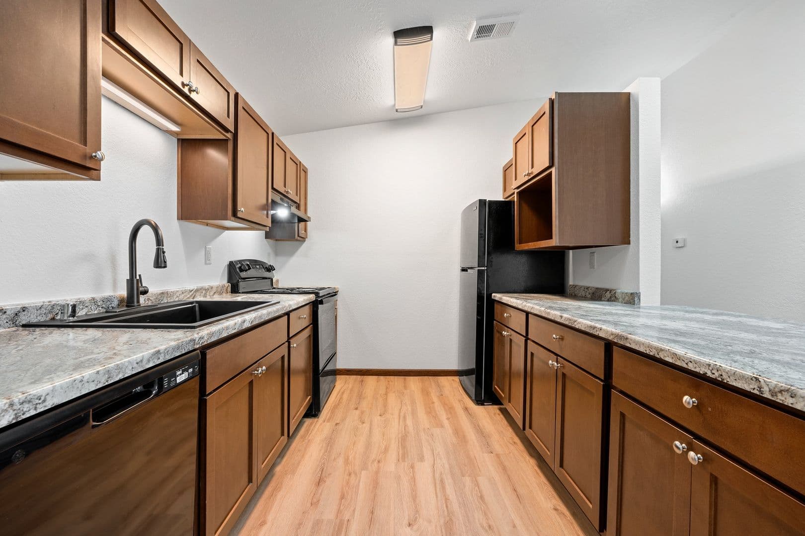 Green Bay Apartment: 2008 2108 Memorial Drive
