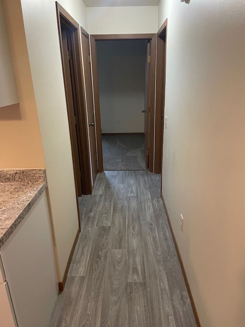 Marshfield Apartment: 1018 W. Laurel Street