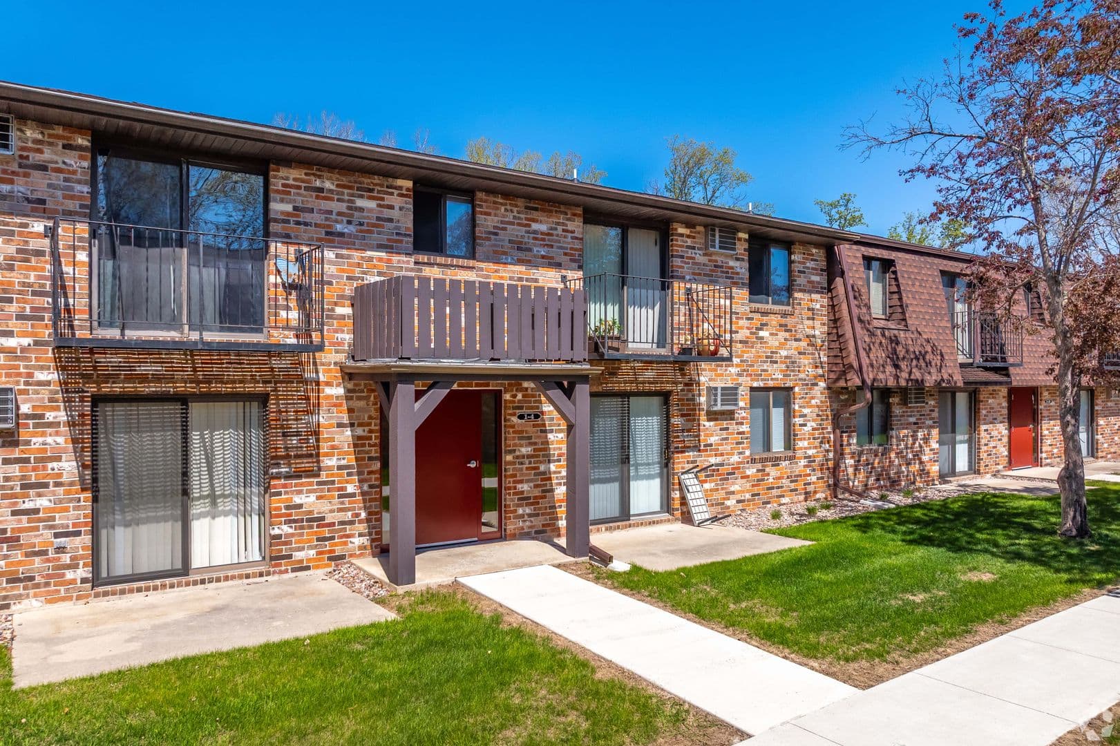 Green Bay Apartment: 1670 - 1740 Western Avenue