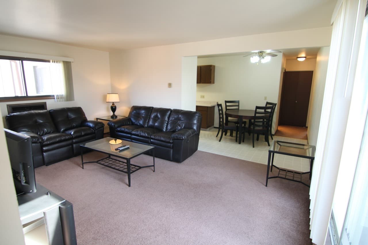 Marshfield Apartment: 701   795 W. 17th Street