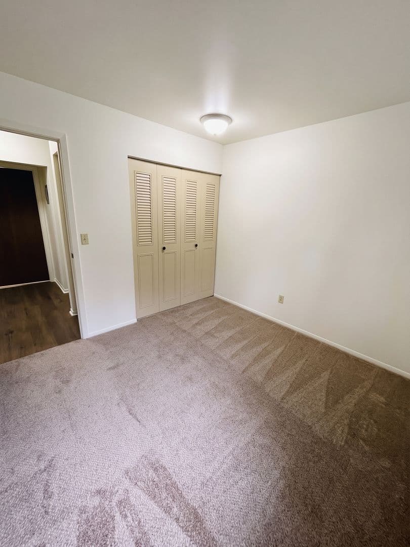 Delavan Apartment: 526-540 Sugar Creek Road