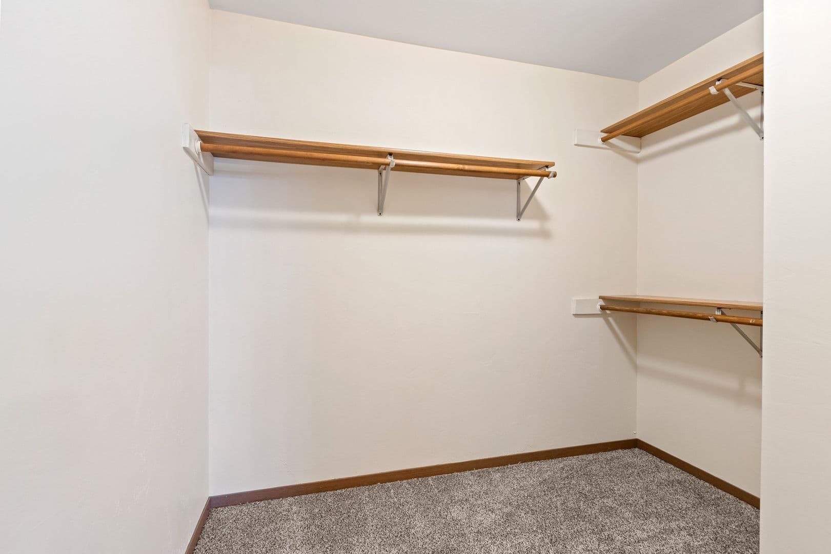 De Pere Apartment: 1258-1290 Scheuring Road