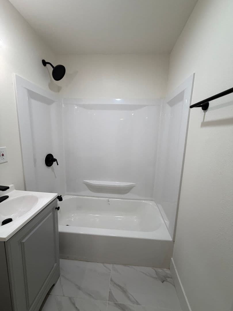Redondo Beach Apartment: 18216 Kingsdale Ave