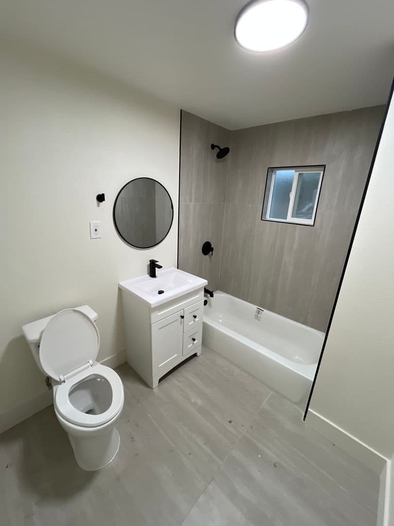 Anaheim Apartment: 109 E Alberta St
